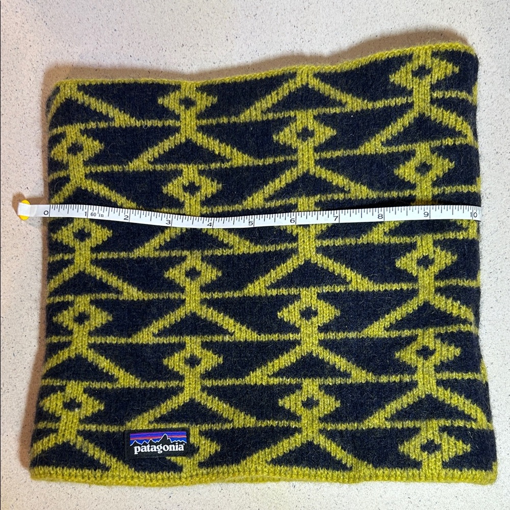 Patagonia Black and Yellow Patterned Neck Warmer - Picture 4 of 4